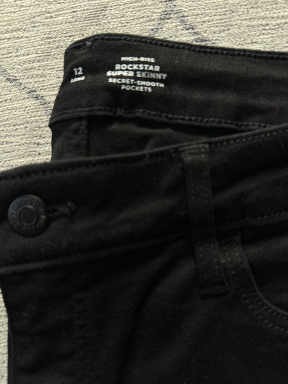 Old Navy Rockstar High-Rise Super Skinny Jeans - Black